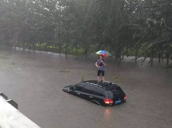 打雷了,下雨收衣服喽!北京又要开启"看海"模式,暴雨来临你该怎么办?