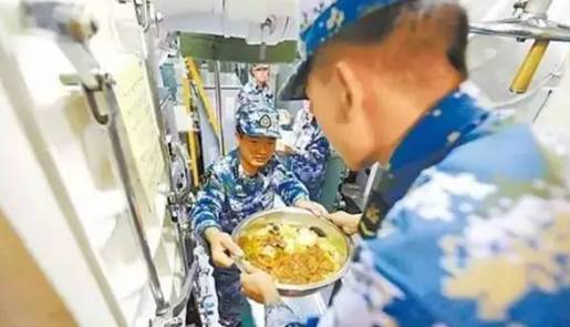 中国海军潜艇兵的食谱:全军伙食标准最高