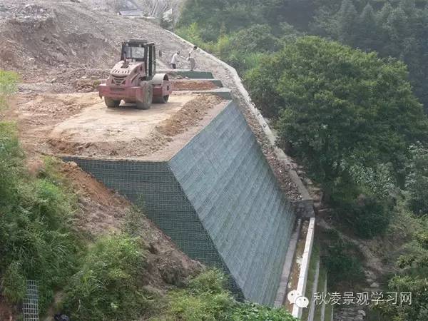 墙高h>10m时 路堑挡土墙:设置在路堑边坡底部,主要用于支撑开挖后不能