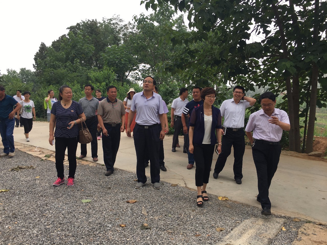 6月22日,副县长崔欣带队,昌乐县旅游工作考察组一行25人赴沂南县对标