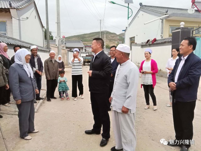 固原市市长马汉成一行在开斋节前夕到兴隆镇开展慰问