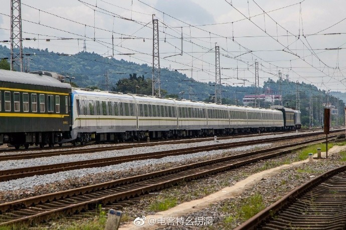 大连厂生产的广州地铁l13列车,编号13a003/4,列车编组8a,今日陆续开始
