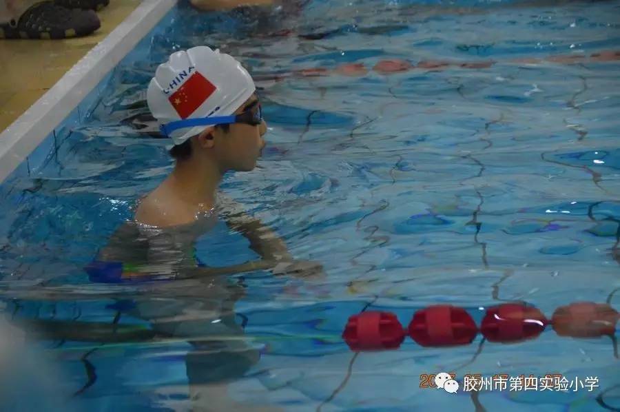 胶州市第四实验小学举行首届游泳比赛