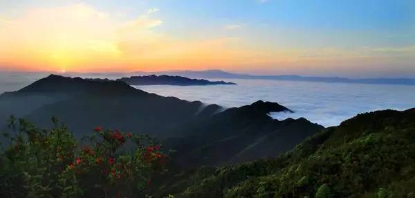 在资兴回龙山顶,看一次日出,绝对让你有一种置身仙境的体验~回龙山拍