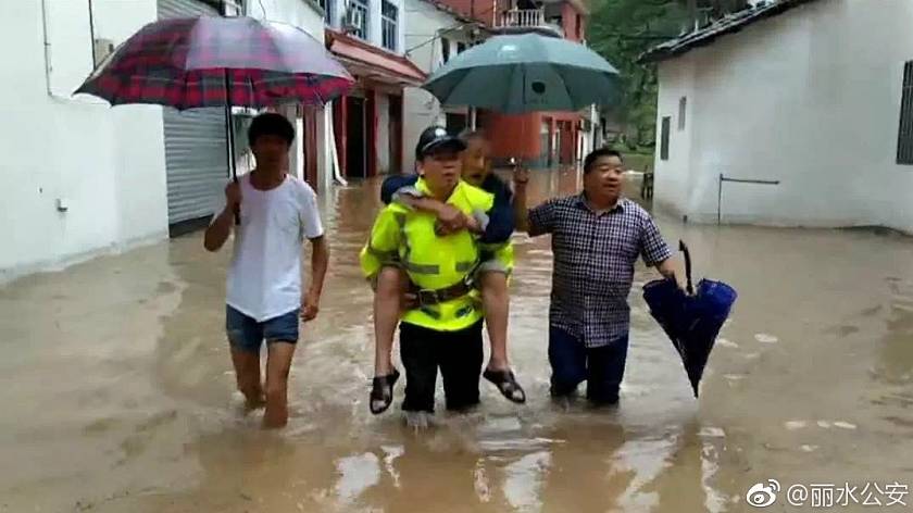 遂昌全县人口_遂昌民族中学毕业照