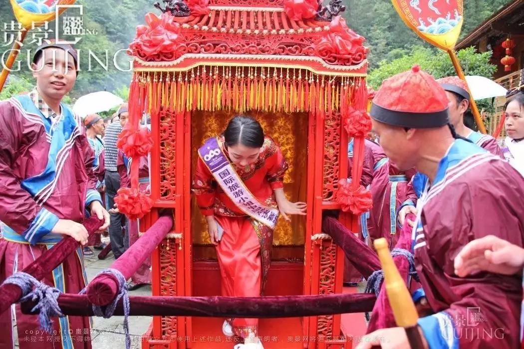 国际旅游小姐走进印江体验体验土家民俗