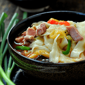 美味面食 面食是指主要以面粉制成的食物,世界各地均有不同种类的面食