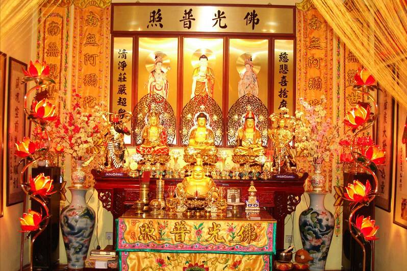 家中佛堂的设立,是遵照佛陀的遗教,可在家中礼佛及早晚课诵.