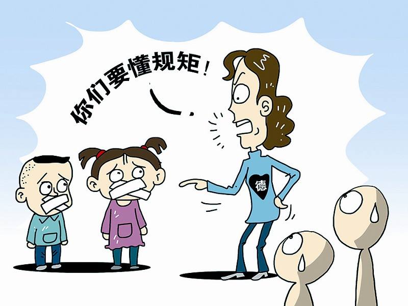 因娃娃太吵 成都一所幼儿园老师用透明胶封嘴巴!