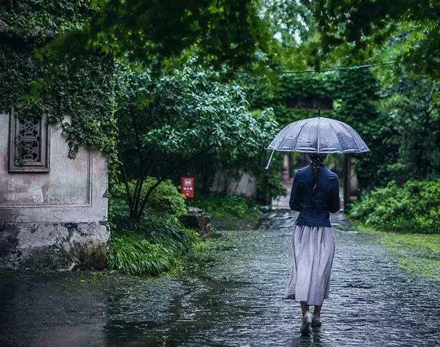 9"为您读美文":《雨巷》