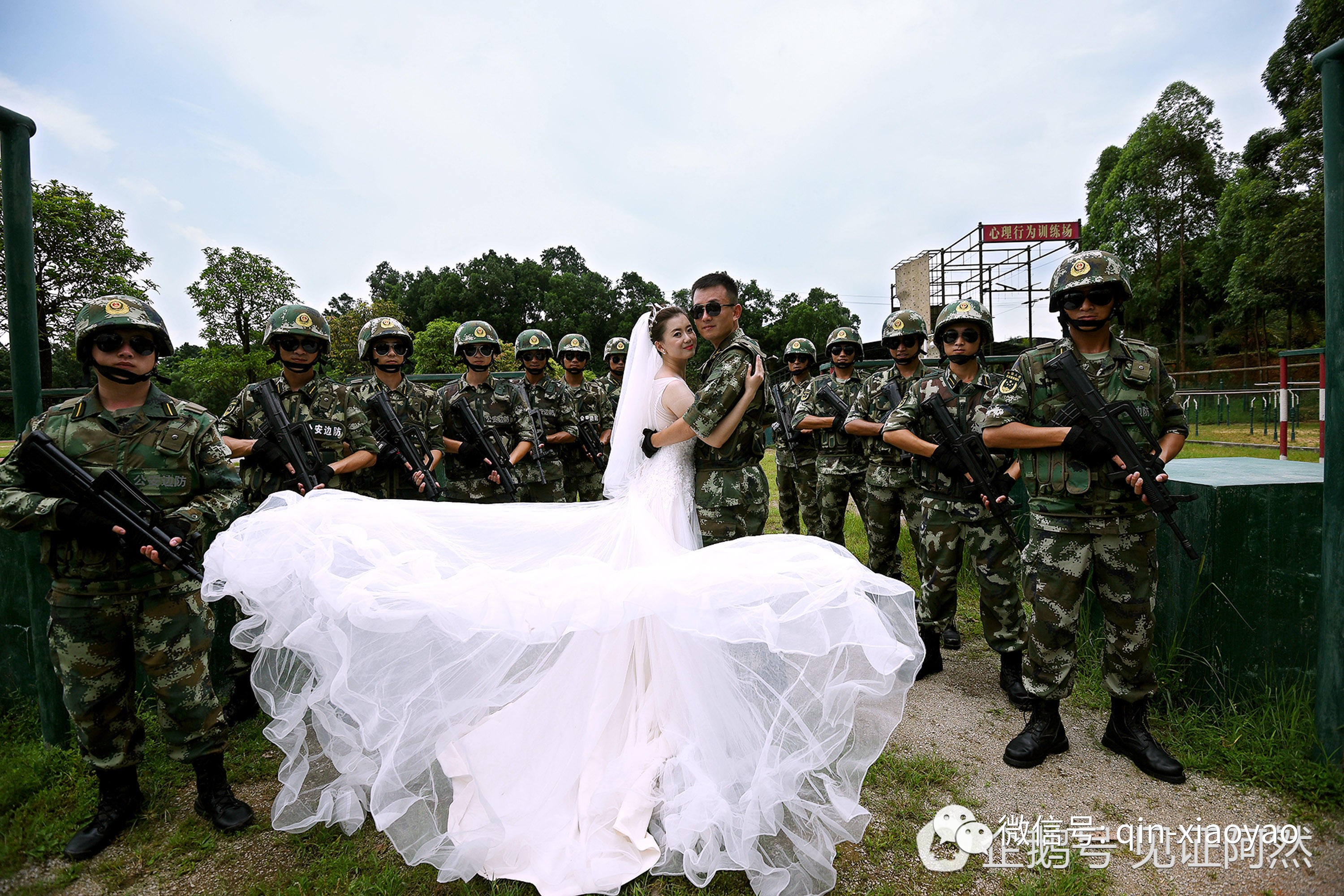 我愿一直站在你的左边,因为我知道,你敬礼的右手属于祖国!