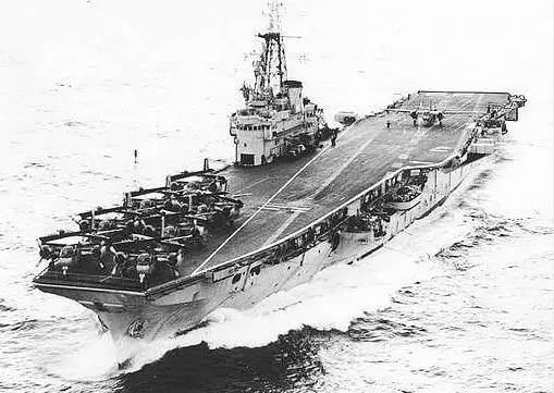 英国在二战期间建造的"勇士"号航母曾安装过弹性甲板参与实验