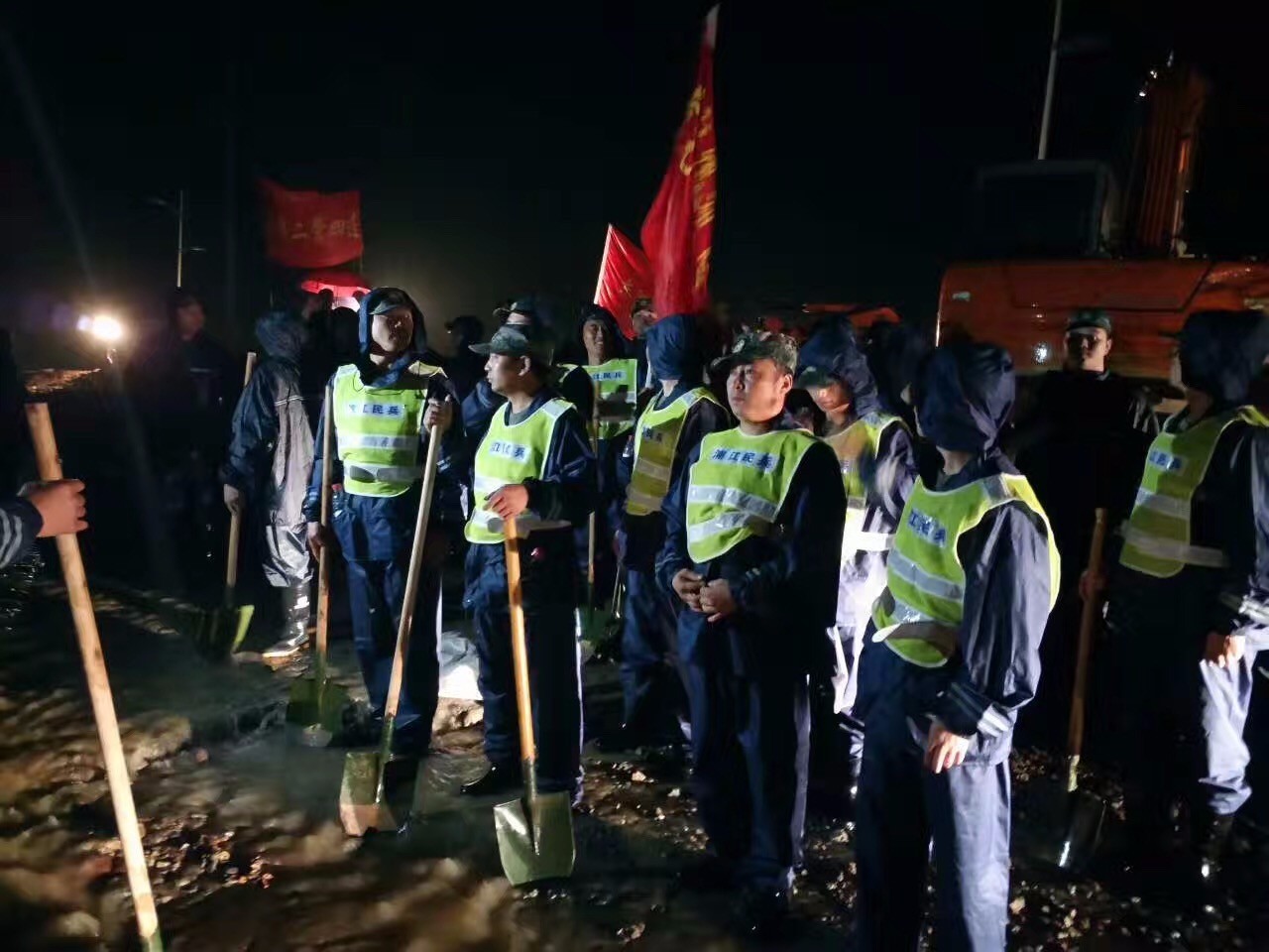 昨夜兰溪告急!浦江民兵救援队连夜赶赴