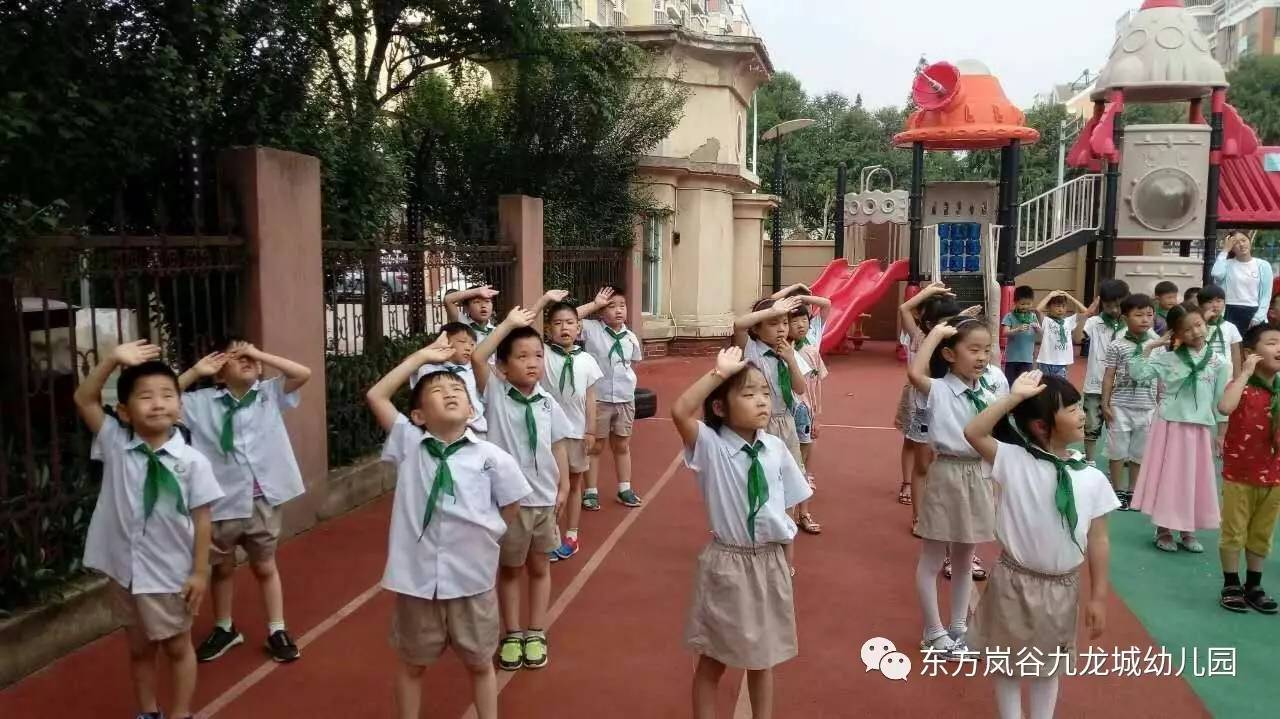 高幼组佩戴绿领巾