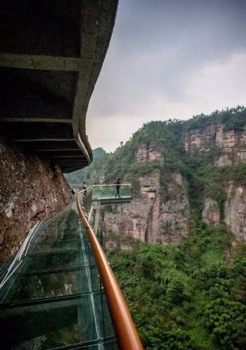 停止对外的十九峰玻璃栈道