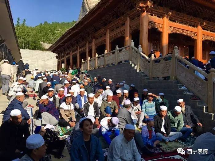 湟中旅游小镇鲁沙尔清真大寺尔德节会礼掠影