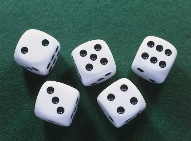 六个骰子摇出至少一个六的概率是多少?