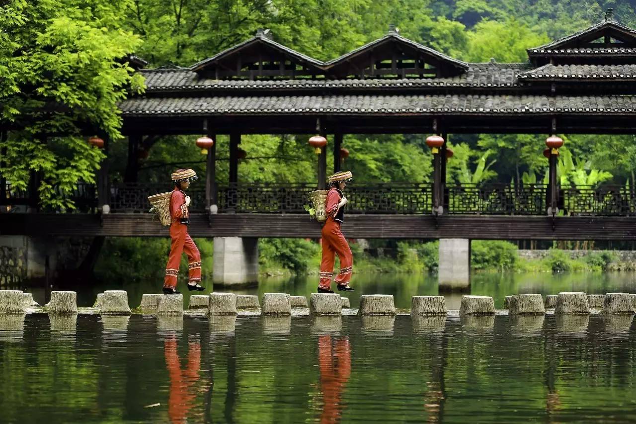 旅游 正文 到车溪观田园风光,到【巴楚故土园】参观古作坊展示区,观