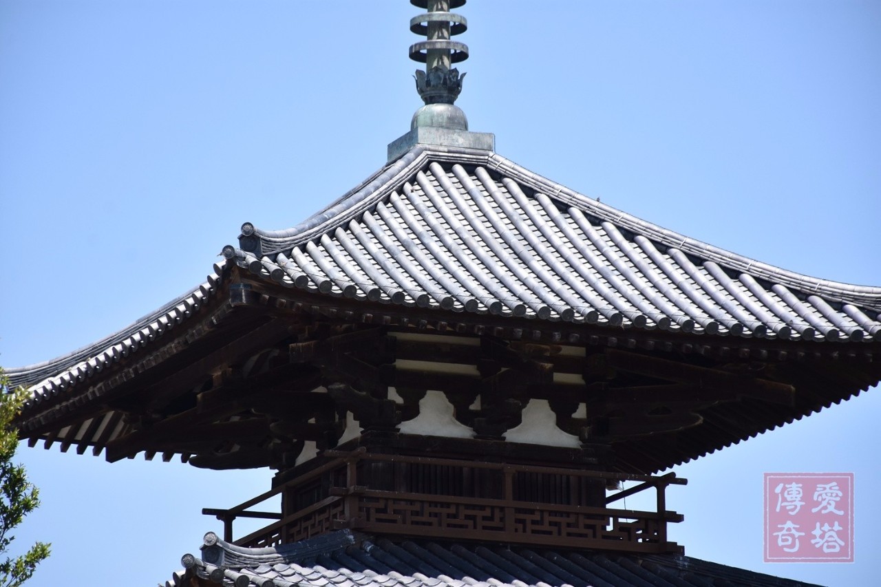 同样是建于飞鸟时期的日本奈良法起寺三重塔的第三层也是两间.