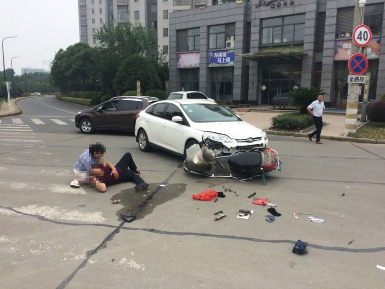 今日金坛电动车发生3起车祸,一起比一起吓人