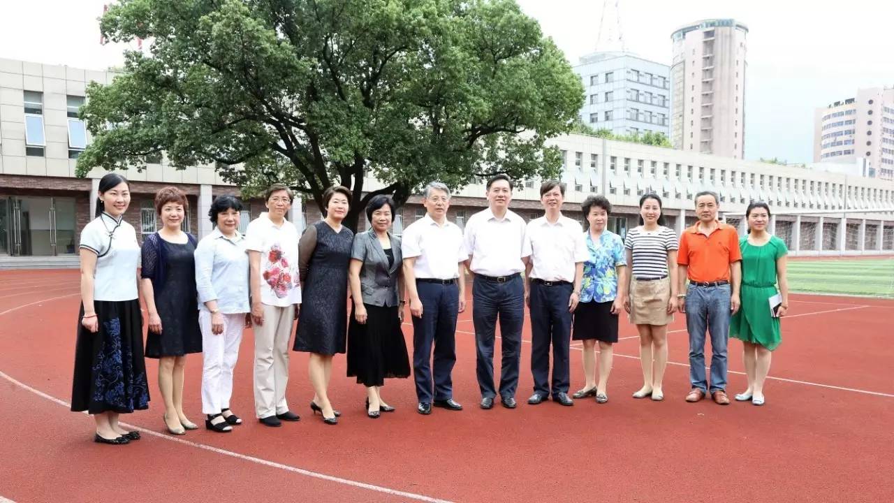 上海市人大副主任姜斯宪,沙海林走访吴淞中学