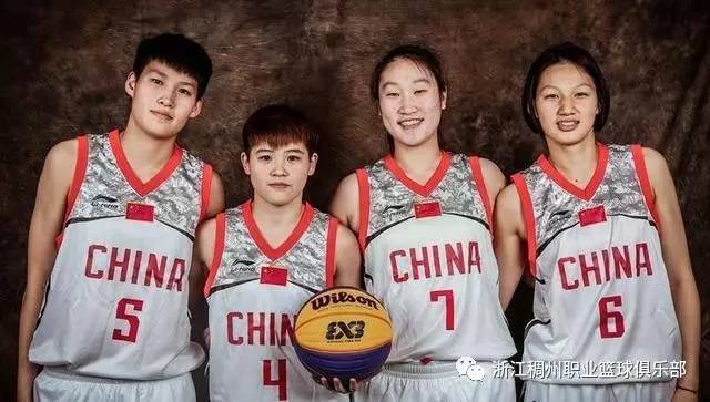 浙江稠州女青队员余佳锦,董可尔代表中国女队出战fiba