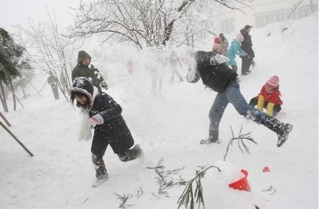 来银泰城啊! 咱们一起堆雪人,打雪仗啦! 淄博银泰城6.