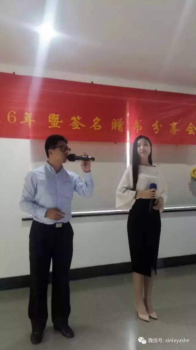 为我们表演昆曲《牡丹亭·游园惊梦》片断和苏州评弹才女欧阳思静带来