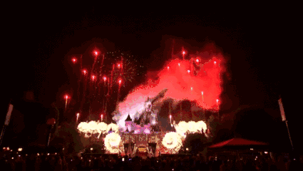 将这座全球最大的迪士尼城堡渲染成如梦似幻的魔法世界