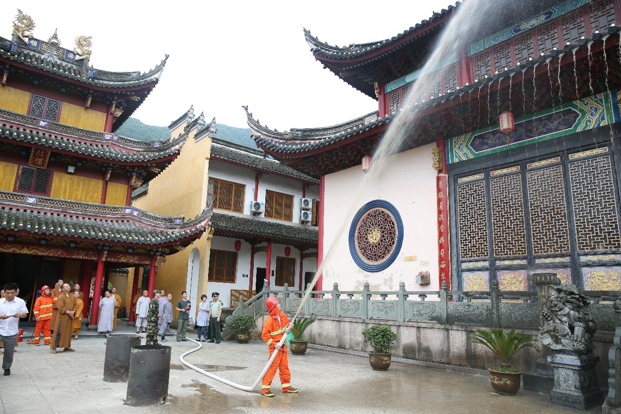 象山县宗教局联合县消防大队及县各寺院在等慈禅寺举办消防安全培训