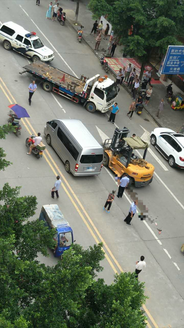 乐昌市河南特惠店附近发生一起惨烈车祸