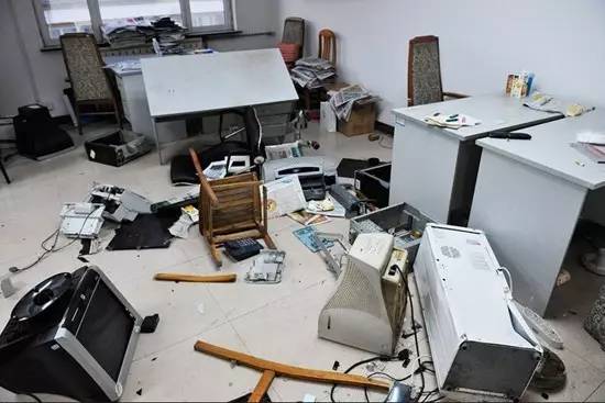 不满生意被抢泄私愤 鄂州三男子打砸工地办公室获刑