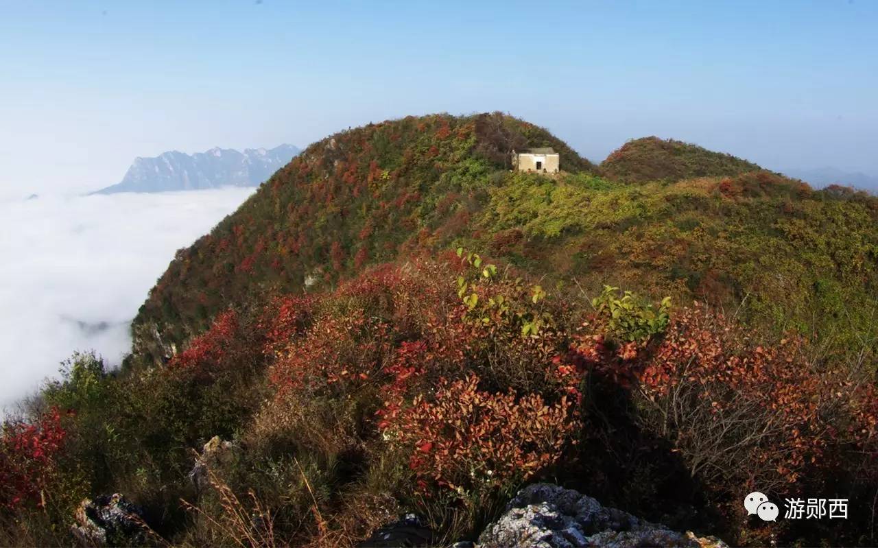 位于郧西县涧池乡境内的娘娘山及娘娘庙,是传说王母娘娘在此执守天