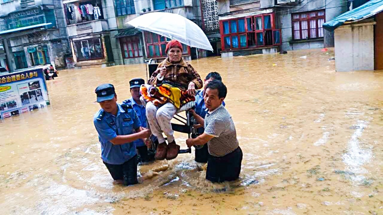 【全力以赴 抗洪救灾】洪水中救人显身手——共产党员龙泰辉危难时刻