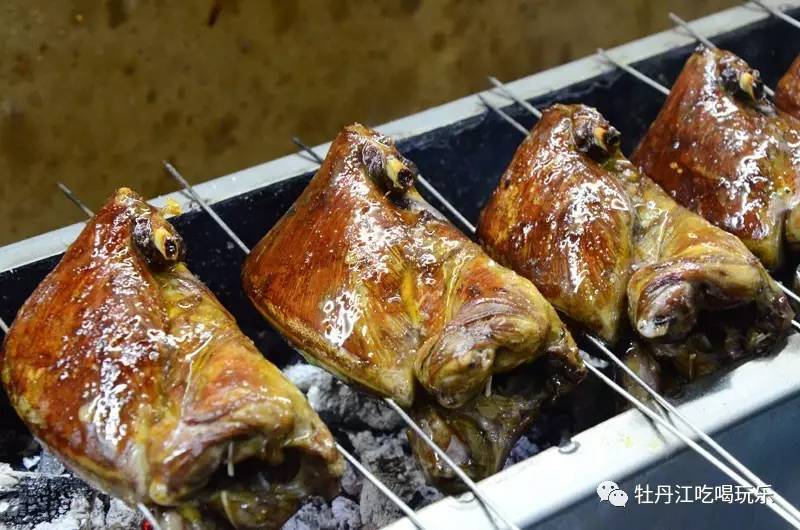火遍四平市的特色美食终于来到牡丹江,已有400余年的历史,烧鸽子35元