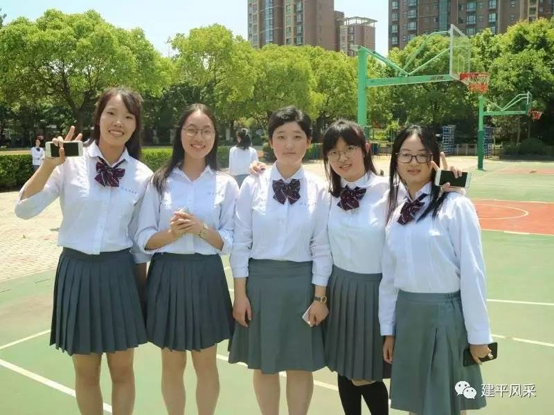 学子风采为了不再忘却的纪念记建平中学2017届毕业生李曼昀