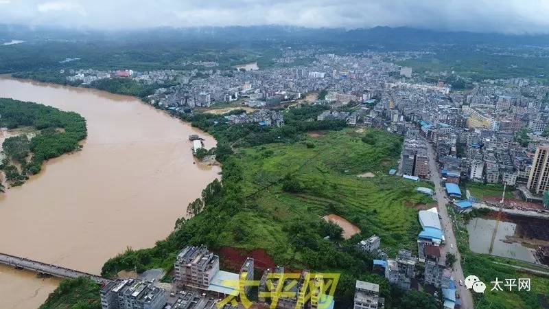 【独家】空中航拍藤县太平镇洪水灾情(图)