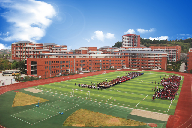 2015年7月,天问高中由宜昌市点军区整体搬迁至夷陵天问国际校区.