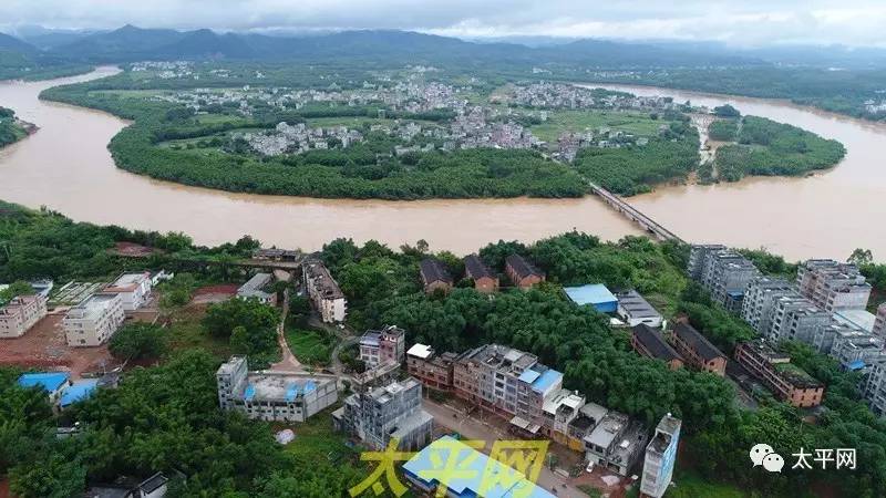 【独家】空中航拍藤县太平镇洪水灾情(图)