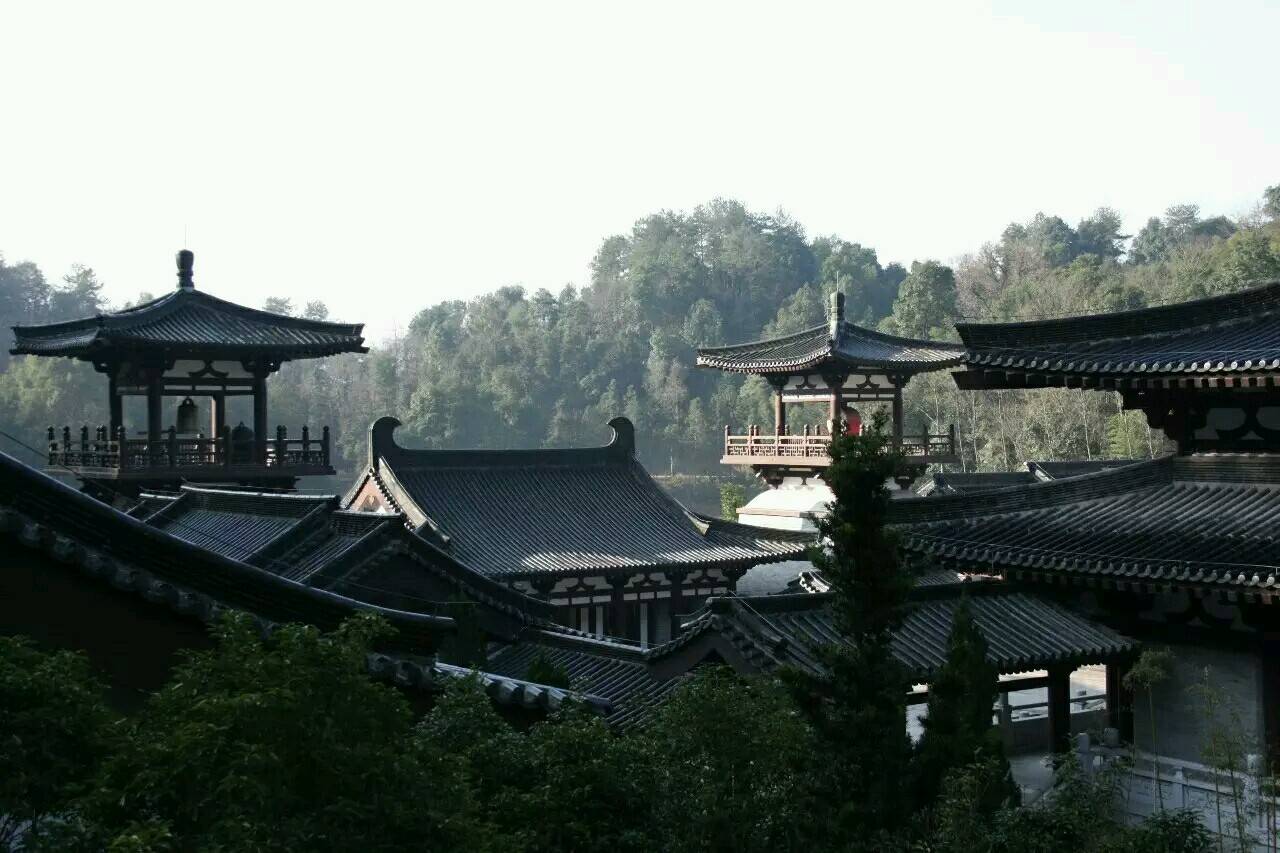 娱乐 正文  洞山普利禅寺的重建始於2010年,历时七载,现已全面竣工.