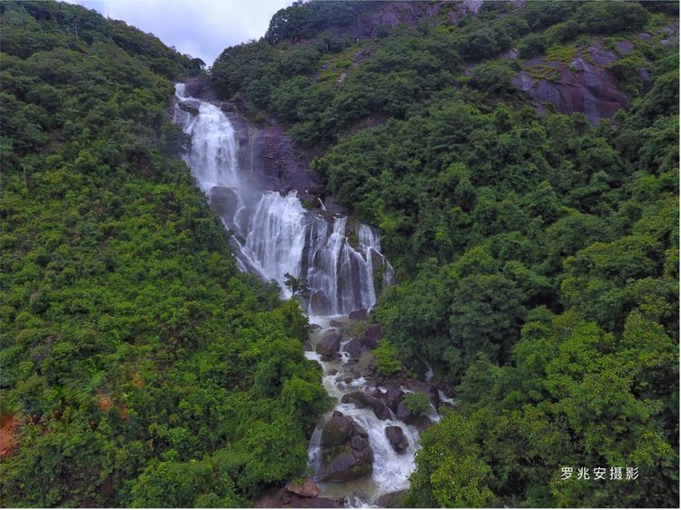 陆河县境内最高的瀑布腊鸭磜瀑布