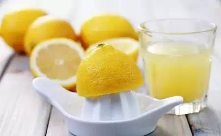 柠檬水加蜂蜜和蛋清可以祛斑吗 告诉你蜂蜜柠檬