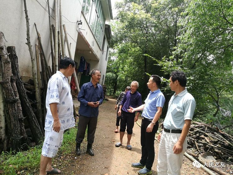 株洲市雷打石镇:人大代表助力湘江防汛保安