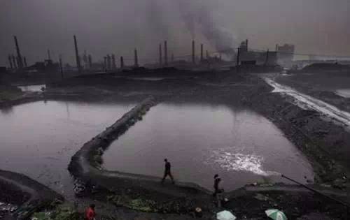 陜西省韩城市龙门镇大规模发展工业,环境污染非常严重.