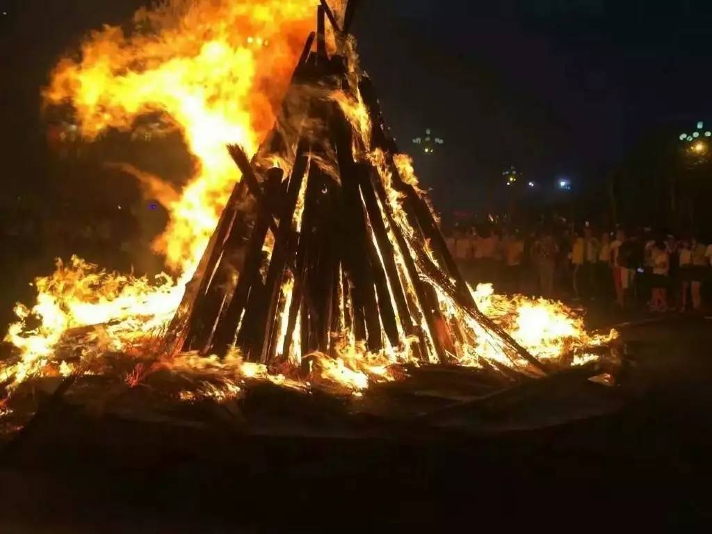 大寺乡成功举办路山村第八届民族文化火把节 - 大寺乡 - 凤庆网