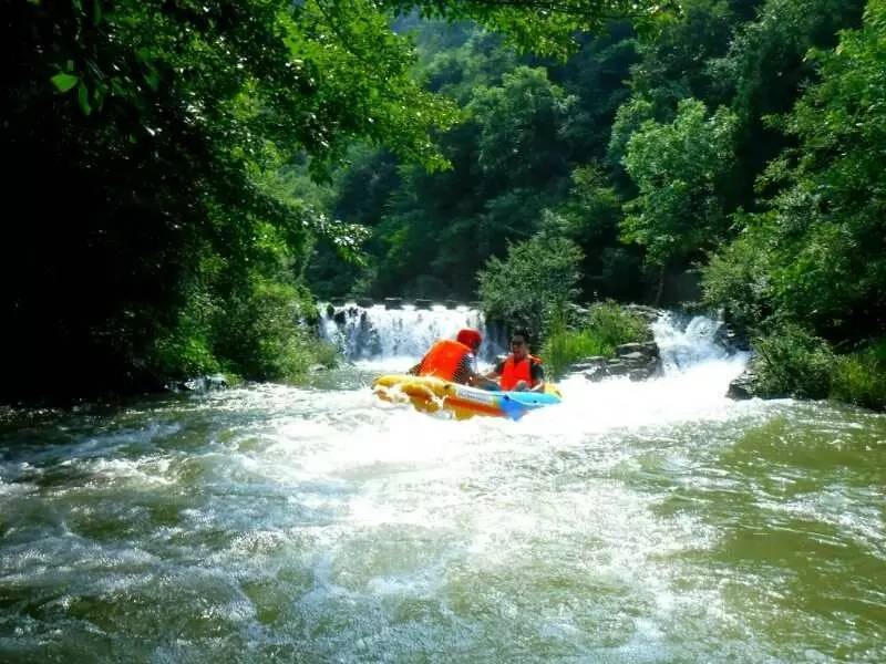 随州大洪山漂流,襄阳古城,香水河七彩瀑布1晚2日游