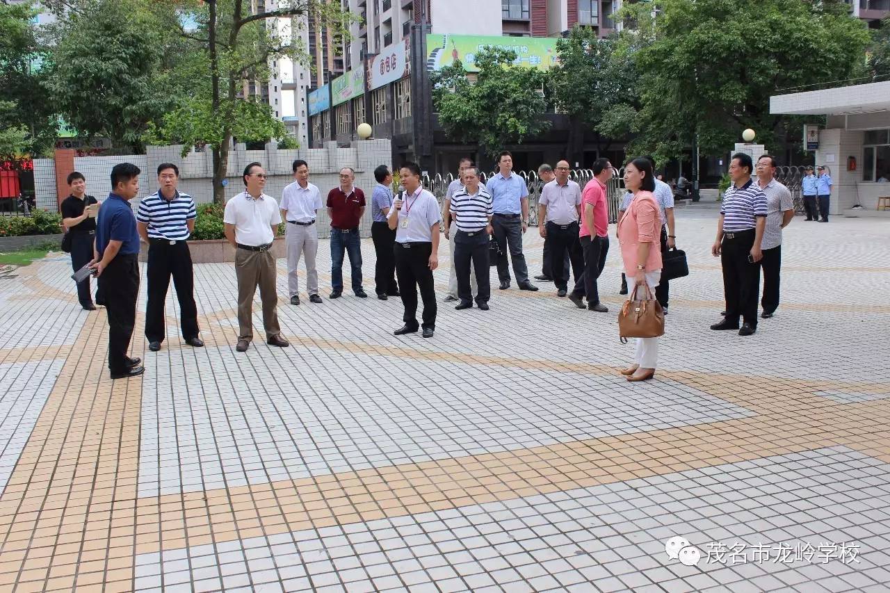 在罗欣荣局长,龙岭学校校长郑明祥的陪同下,云浮市教育局杨东凯局长及