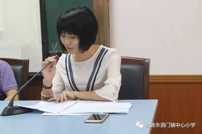 发言,这两位感人肺腑的讲话让大家重温着小学六年学习生活的点点滴滴