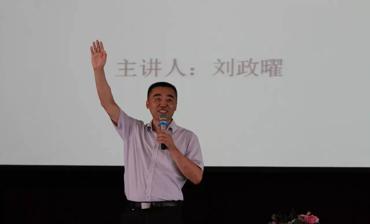 随后,珠钗老师从儒学在世界文明史的发展意义,论语能回应现代社会