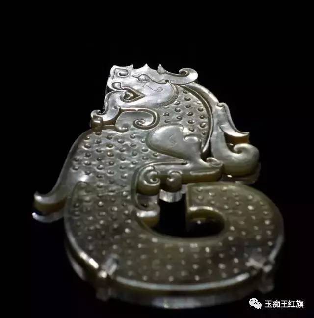 汉代s形玉龙 (现藏于徐州博物馆)